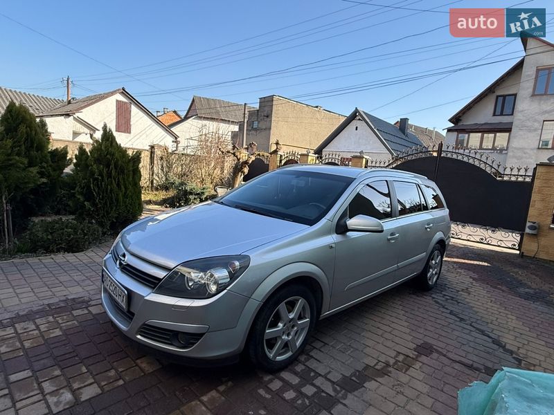Универсал Opel Astra 2005 в Хусте