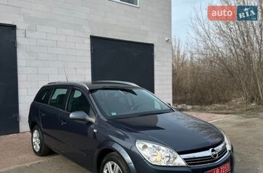 Универсал Opel Astra 2008 в Хороле