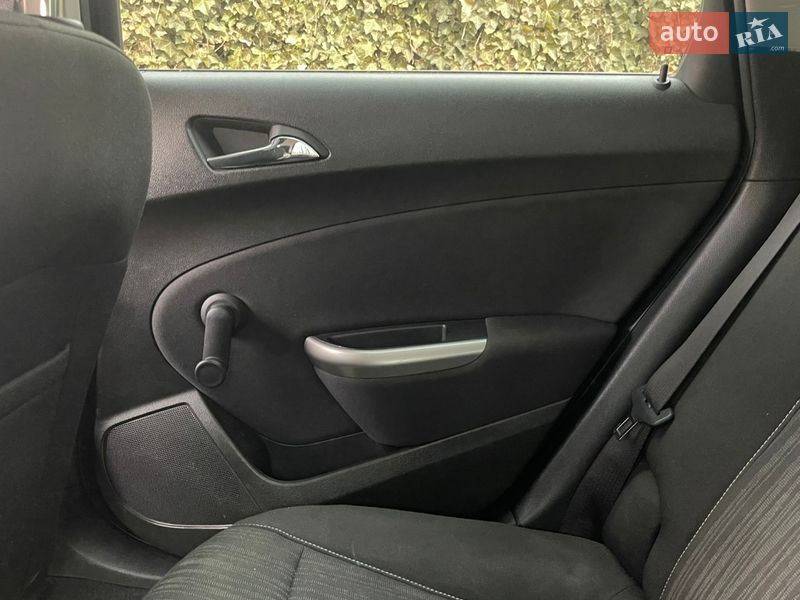 Универсал Opel Astra 2011 в Львове фото 16 Универсал Opel Astra 2011 в Львове