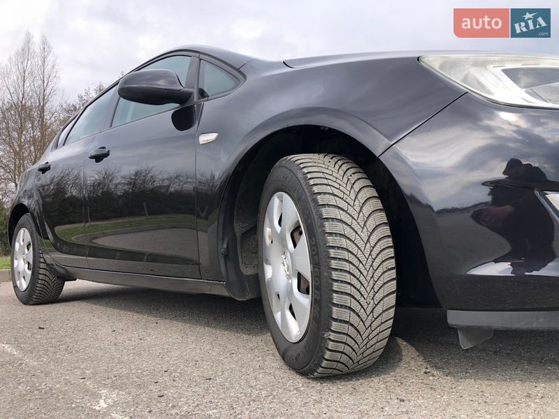 Хэтчбек Opel Astra 2010 в Перемышлянах