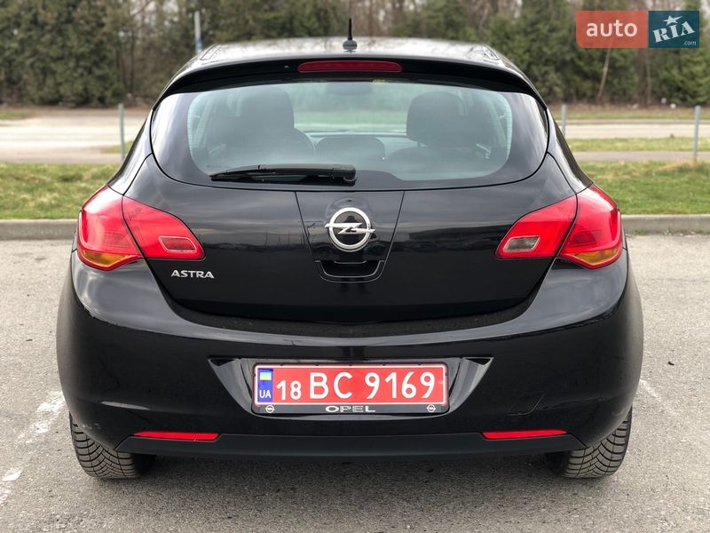 Хэтчбек Opel Astra 2010 в Перемышлянах