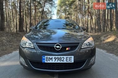 Універсал Opel Astra 2011 в Охтирці