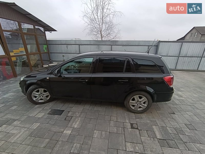 Универсал Opel Astra 2011 в Бышеве
