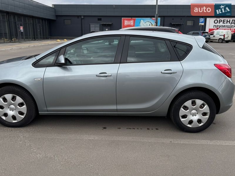 Хэтчбек Opel Astra 2015 в Киеве