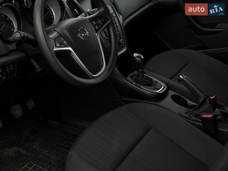 Хэтчбек Opel Astra 2015 в Киеве