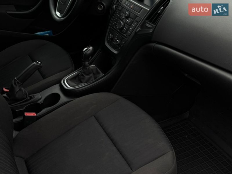 Хэтчбек Opel Astra 2015 в Киеве