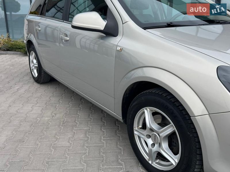Универсал Opel Astra 2010 в Тернополе
