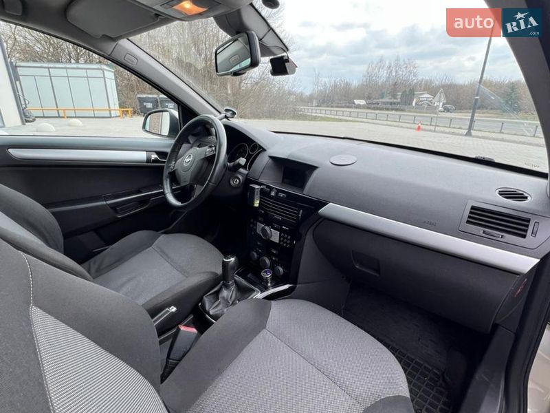 Универсал Opel Astra 2010 в Тернополе