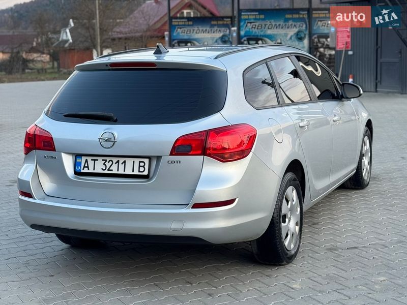 Универсал Opel Astra 2011 в Косове