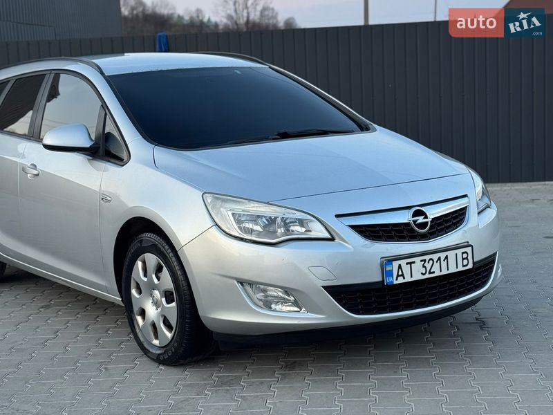 Универсал Opel Astra 2011 в Косове