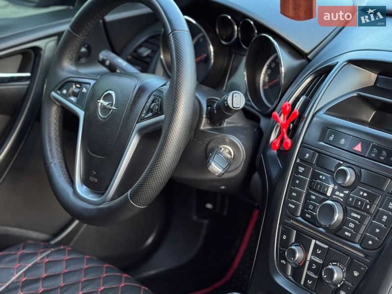 Универсал Opel Astra 2011 в Косове