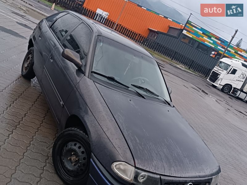 Хэтчбек Opel Astra 1995 в Сколе фото Хэтчбек Opel Astra 1995 в Сколе
