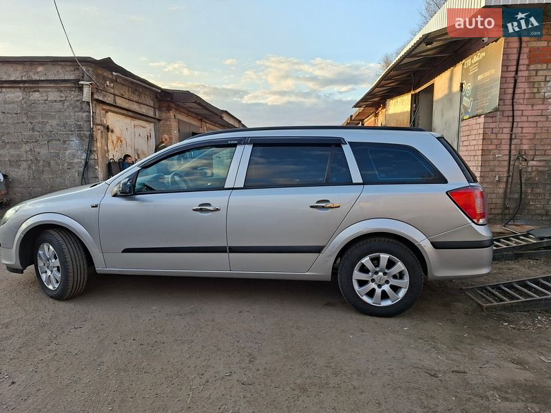 Универсал Opel Astra 2004 в Киеве