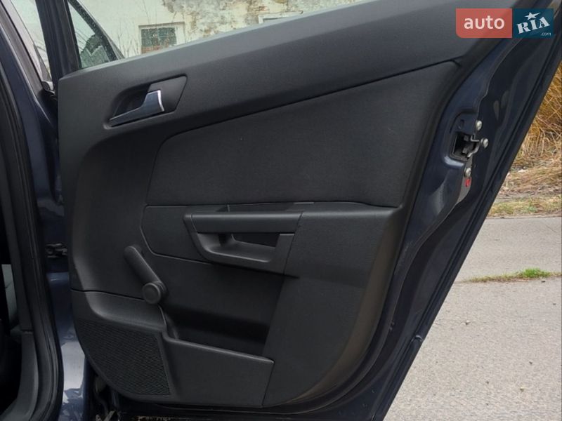 Хетчбек Opel Astra 2008 в Надвірній