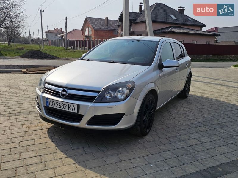 Хетчбек Opel Astra 2006 в Ужгороді