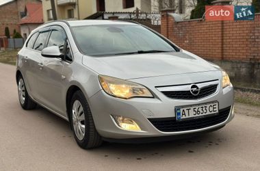 Універсал Opel Astra 2011 в Івано-Франківську