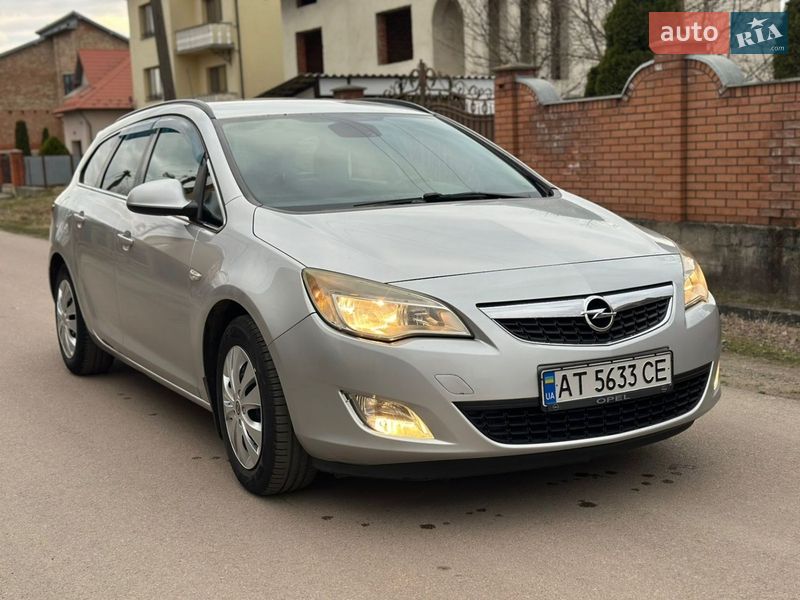 Opel Astra 2011