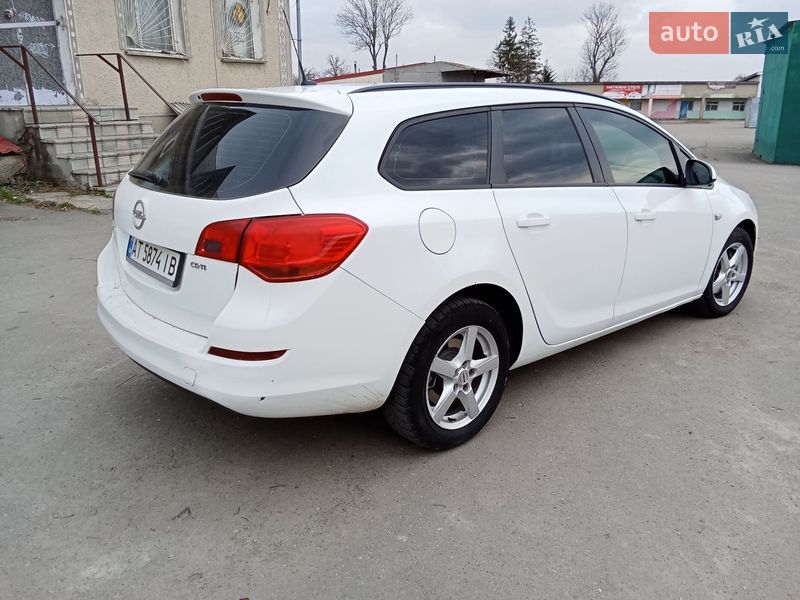 Универсал Opel Astra 2011 в Теофиполе