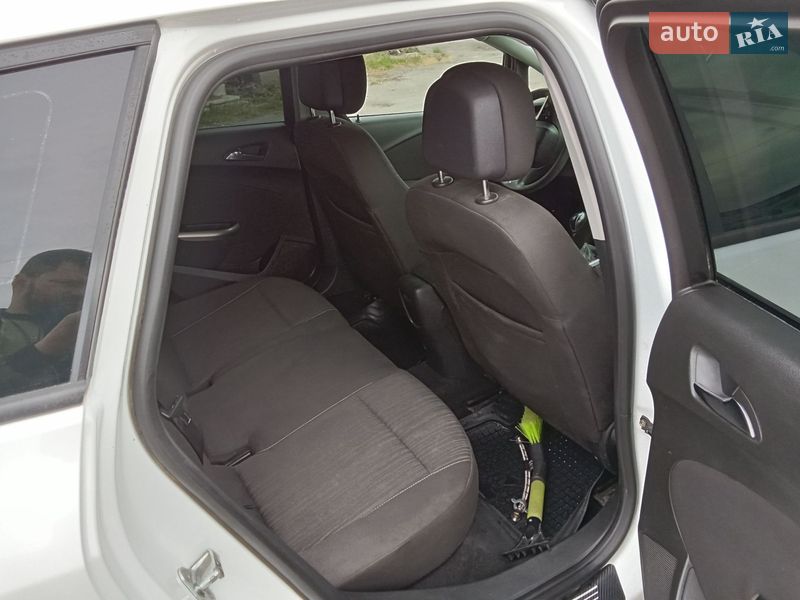 Универсал Opel Astra 2011 в Теофиполе