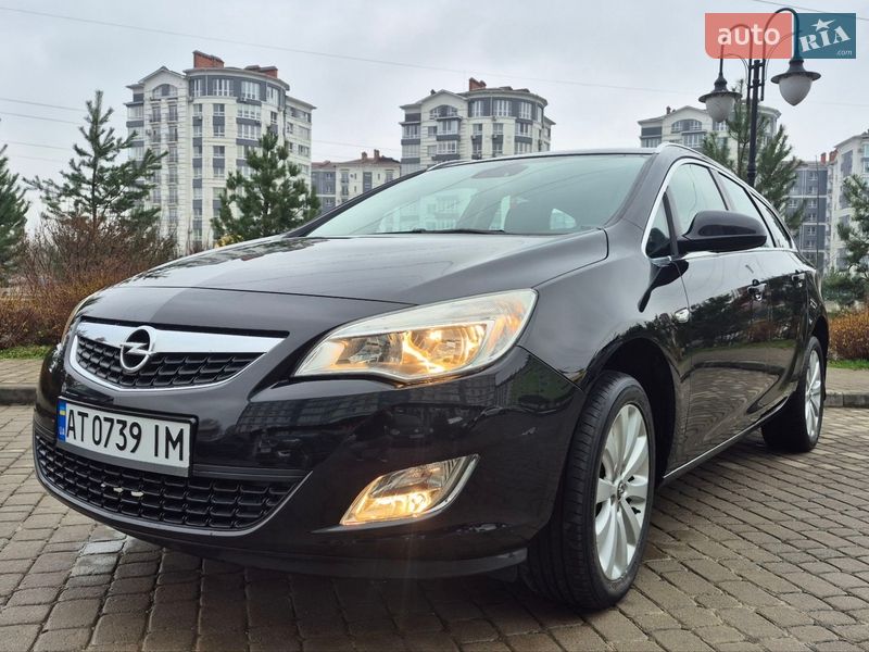 Універсал Opel Astra 2011 в Івано-Франківську