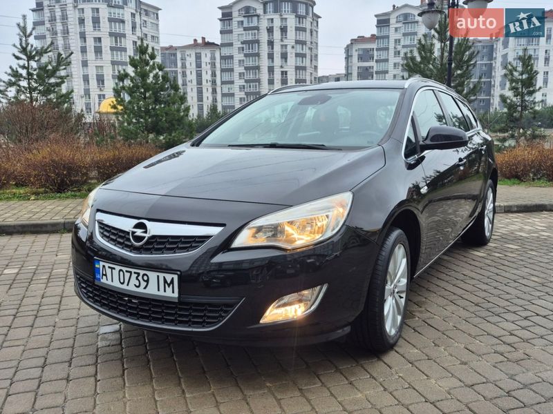 Універсал Opel Astra 2011 в Івано-Франківську