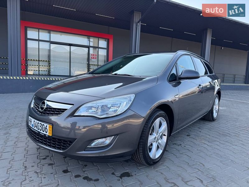 Opel Astra 2012