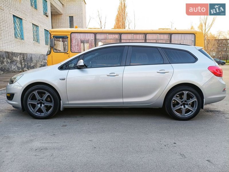 Універсал Opel Astra 2015 в Павлограді