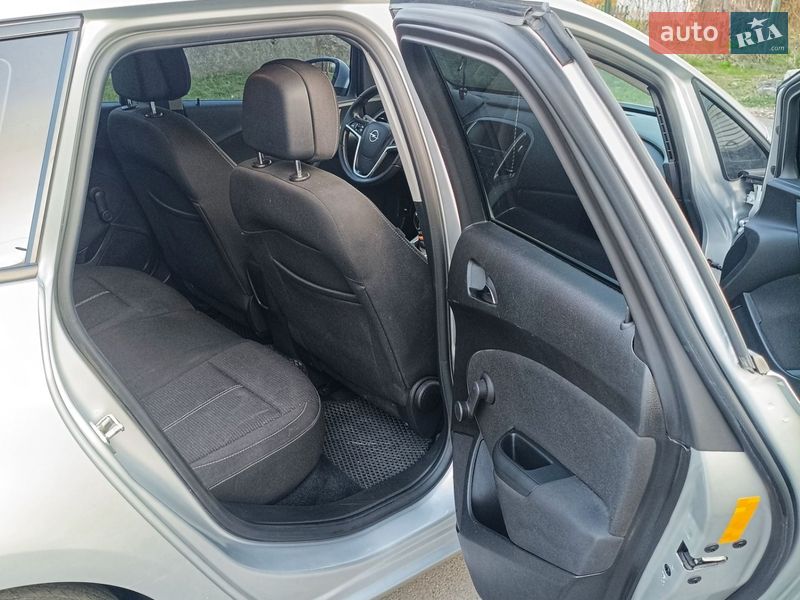 Універсал Opel Astra 2015 в Павлограді