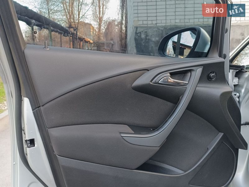 Універсал Opel Astra 2015 в Павлограді