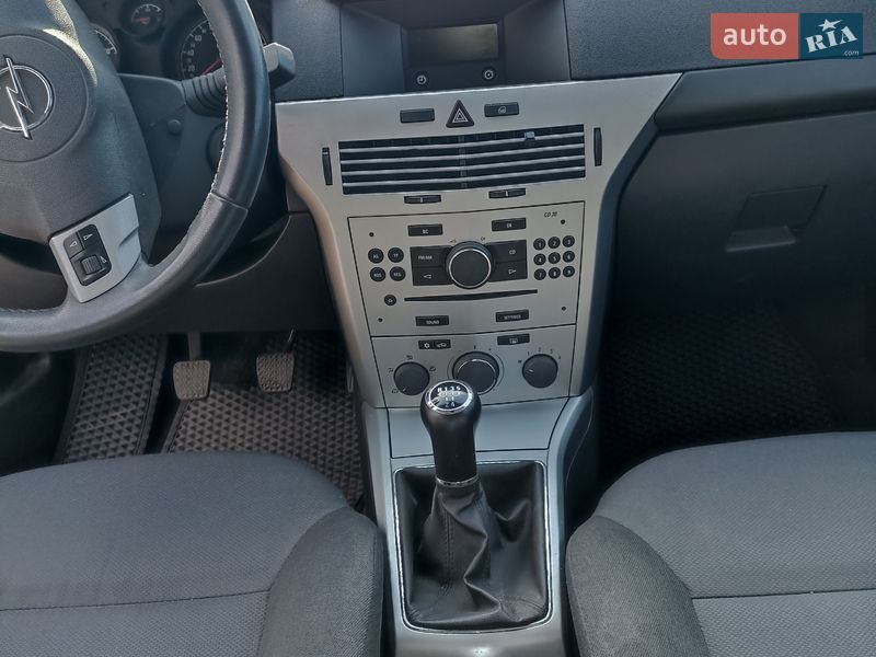 Хетчбек Opel Astra 2012 в Кам'янському