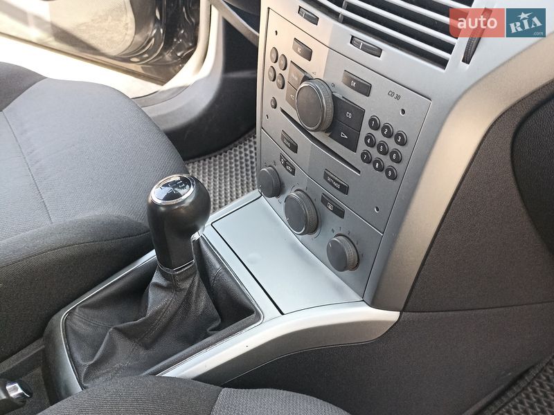 Хетчбек Opel Astra 2012 в Кам'янському