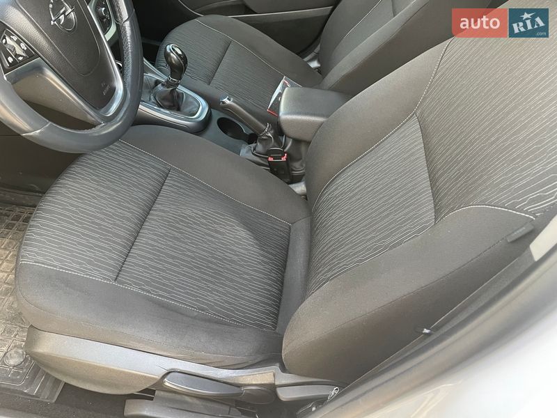 Універсал Opel Astra 2016 в Житомирі