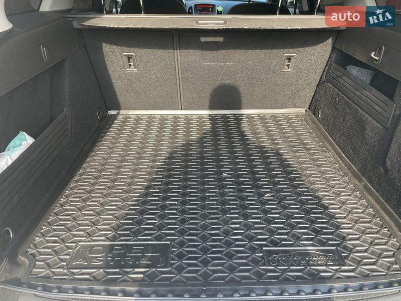 Універсал Opel Astra 2016 в Житомирі