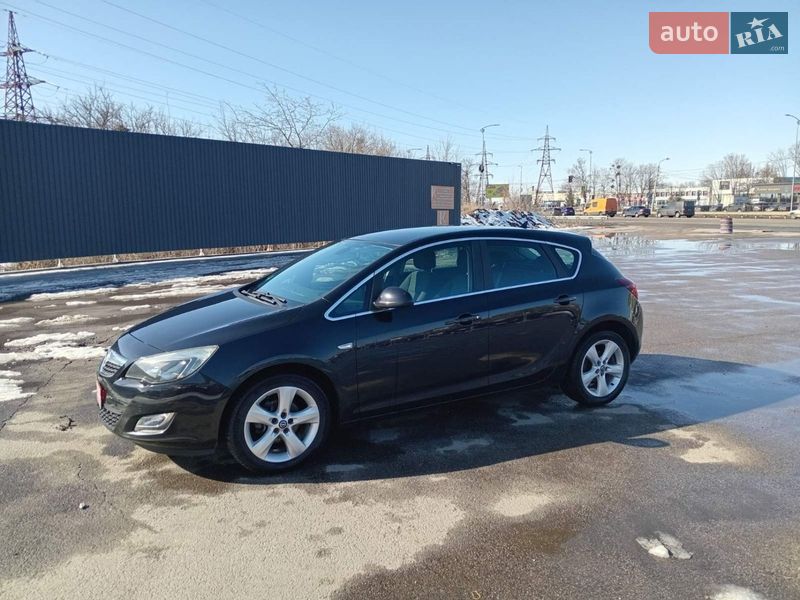 Хэтчбек Opel Astra 2011 в Полтаве