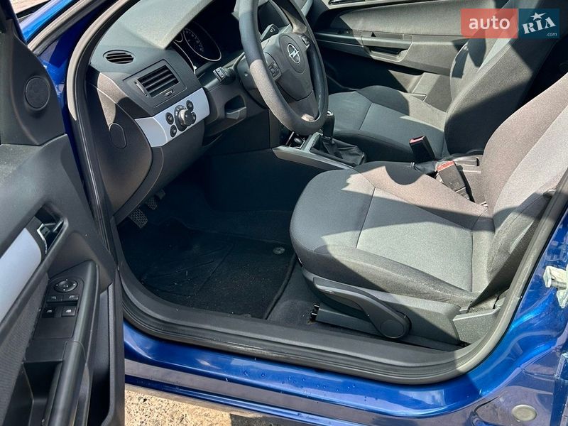 Хетчбек Opel Astra 2006 в Городищеві