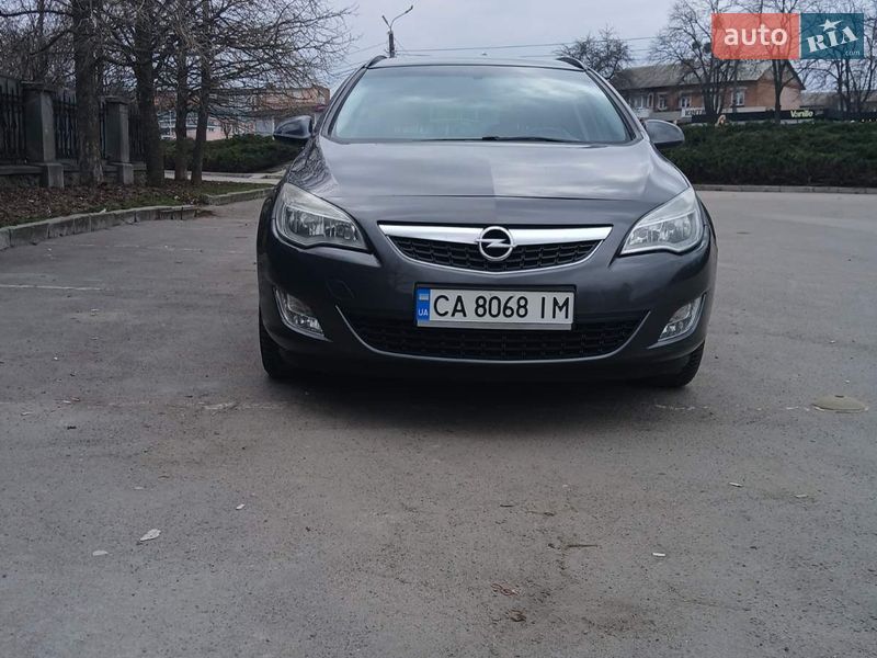 Универсал Opel Astra 2011 в Умани