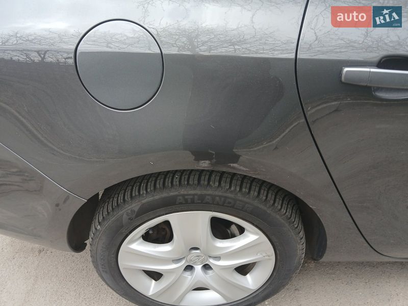 Универсал Opel Astra 2011 в Умани