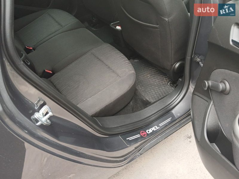 Универсал Opel Astra 2011 в Умани