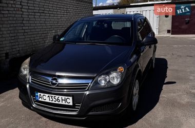 Універсал Opel Astra 2010 в Луцьку