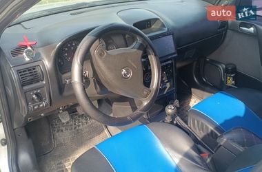 Седан Opel Astra 2003 в Белогородке