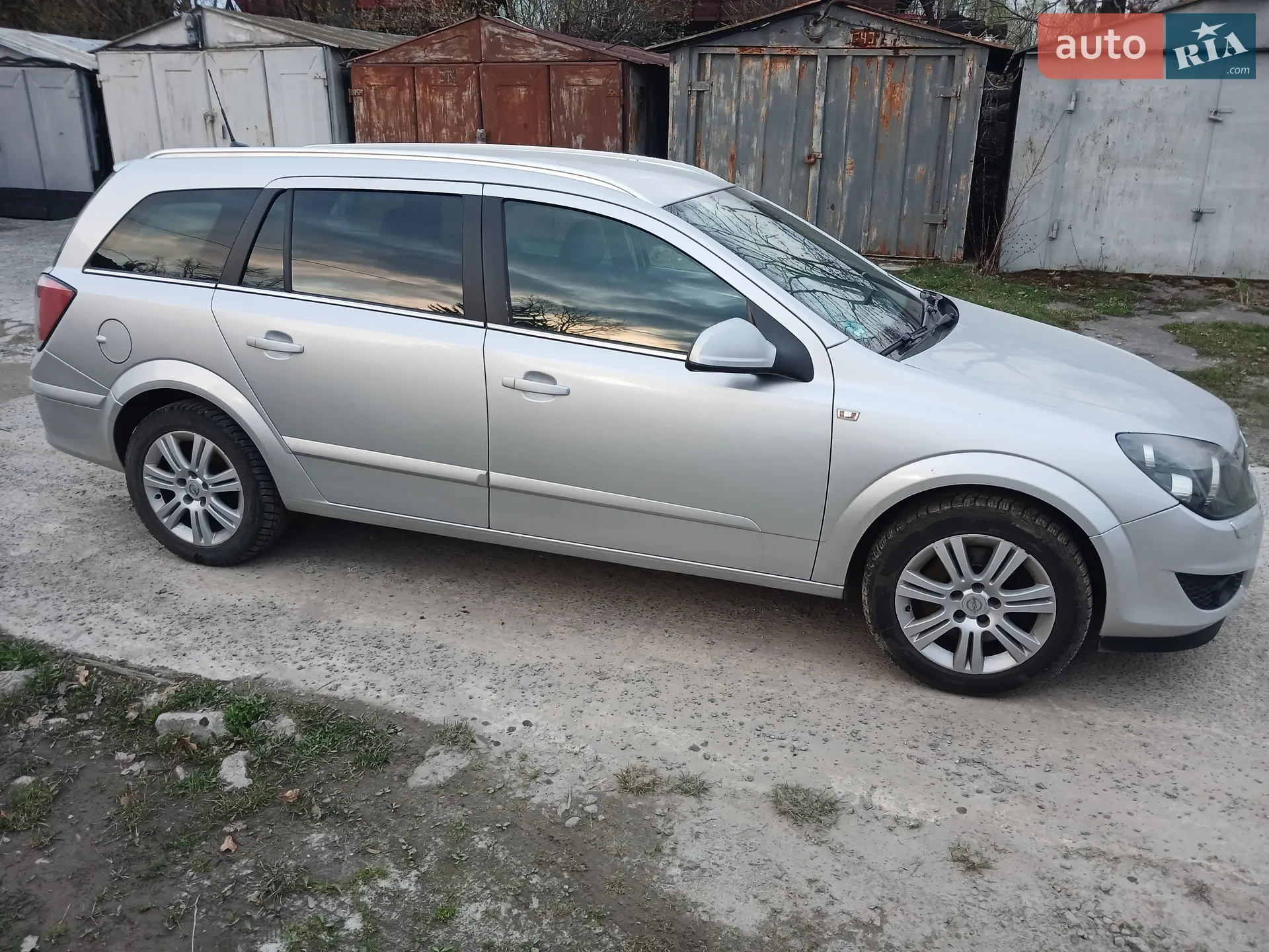 2010 Opel Astra - фото 1