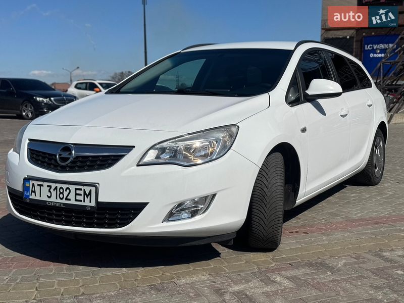 Універсал Opel Astra 2012 в Харкові