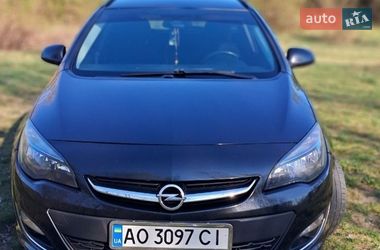 Универсал Opel Astra 2012 в Хусте