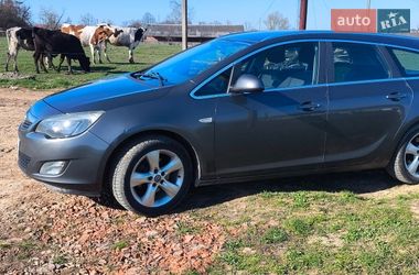 Універсал Opel Astra 2011 в Дрогобичі