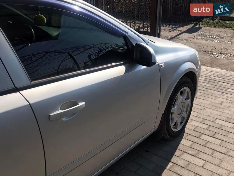Хэтчбек Opel Astra 2008 в Староконстантинове