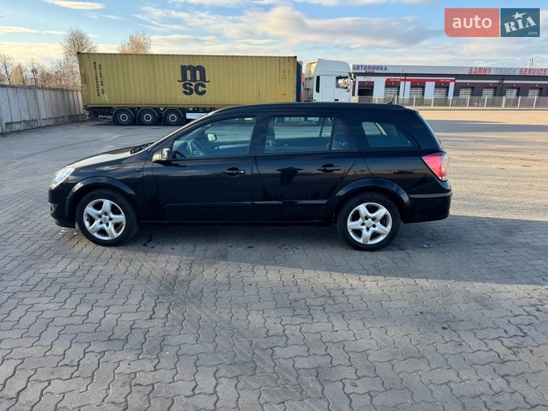 Універсал Opel Astra 2008 в Сарнах