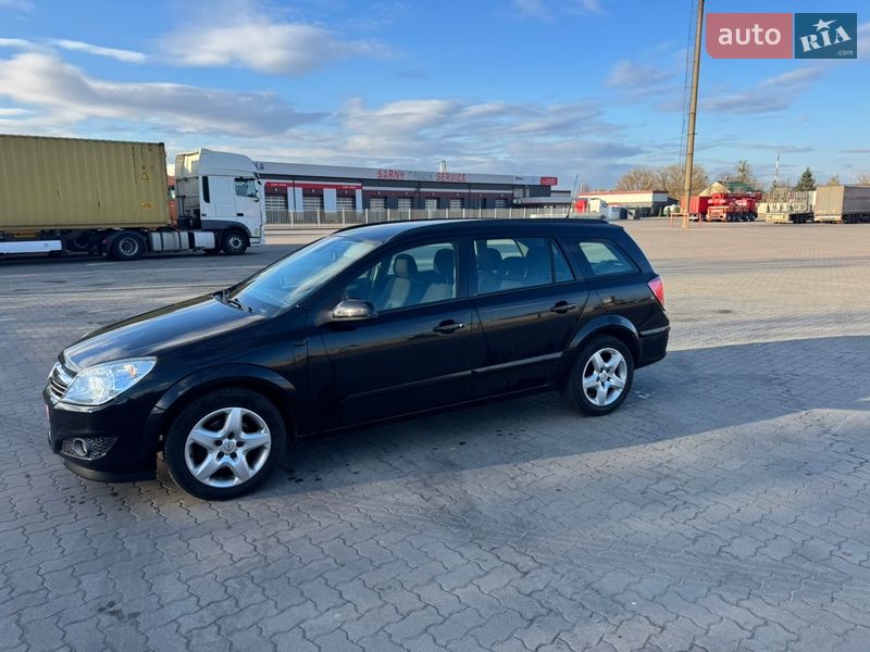 Універсал Opel Astra 2008 в Сарнах