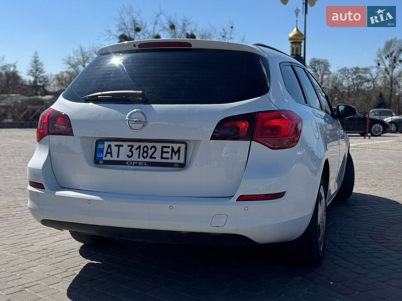 Універсал Opel Astra 2012 в Харкові