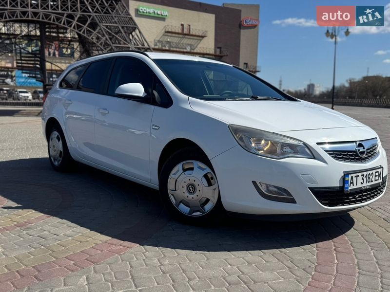 Універсал Opel Astra 2012 в Харкові