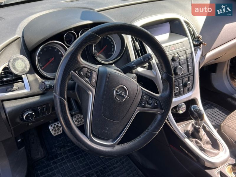 Хэтчбек Opel Astra 2013 в Ужгороде